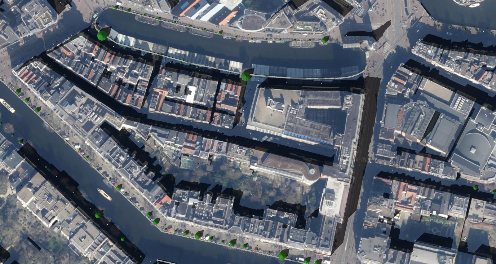Recht van boven: de gebouwde scène rond de Herengracht als kaart, met de luchtfoto als ondergrond en de schaduwen van de panden.